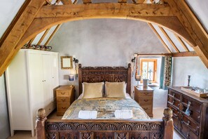 Deluxe Double Room, 1 King Bed, Courtyard View