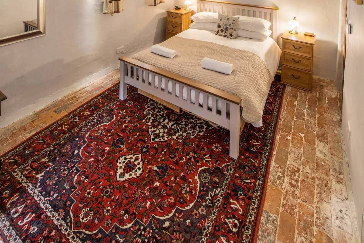 Egyptian cotton sheets, iron/ironing board (on request)