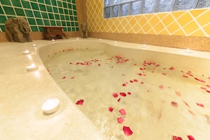 Junior Suite, 1 King Bed, Jetted Tub | Jetted tub - Ruen Ariya Resort (Mae Rim)