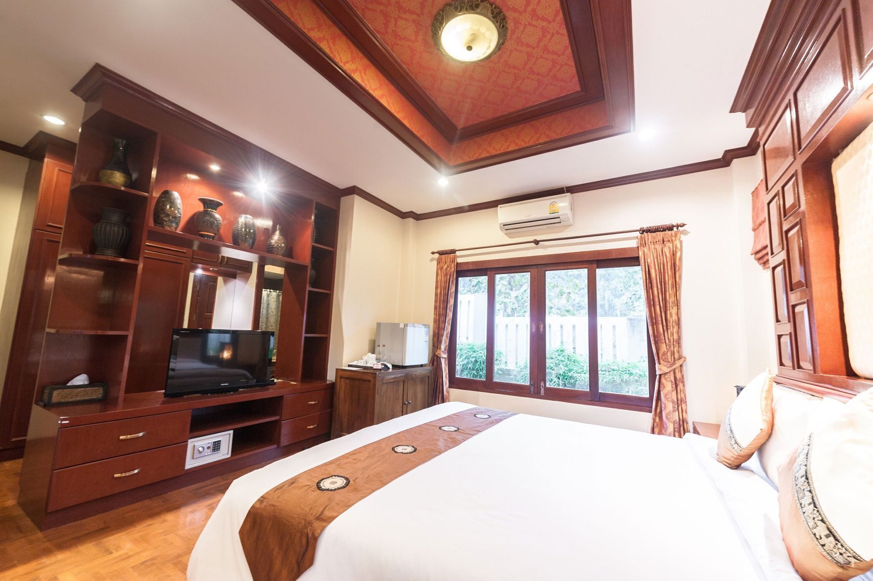 Ropa de cama de alta calidad y minibar 