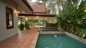 Vila Keluarga, kolam renang pribadi | Pemandangan dari kamar