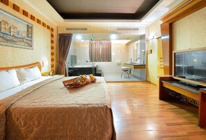 Habitación Deluxe, 1 cama matrimonial | Escritorio, insonorización y wifi gratis
