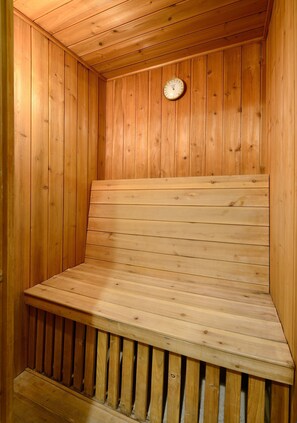 Deluxe Room, 1 Double Bed | Sauna