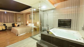 Deluxe Room, 1 Double Bed | Jetted bathtub