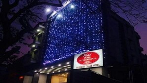 A building with a sign for 'Hotel Pearl International Business Class Hotel'. - Hotel Pearl International (Chennai)