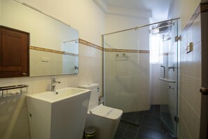 Dusche, kostenlose Toilettenartikel