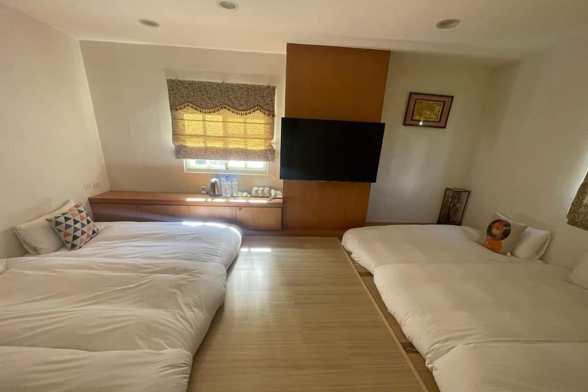 家庭客房 (6 People Room ) | 意大利 Frette 床單、高級寢具、特厚豪華床墊、書桌