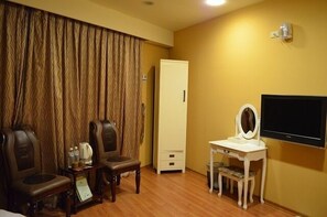 Standard Double Room | Frette Italian sheets, premium bedding, pillow-top beds - Lukang B&B (Lukang)