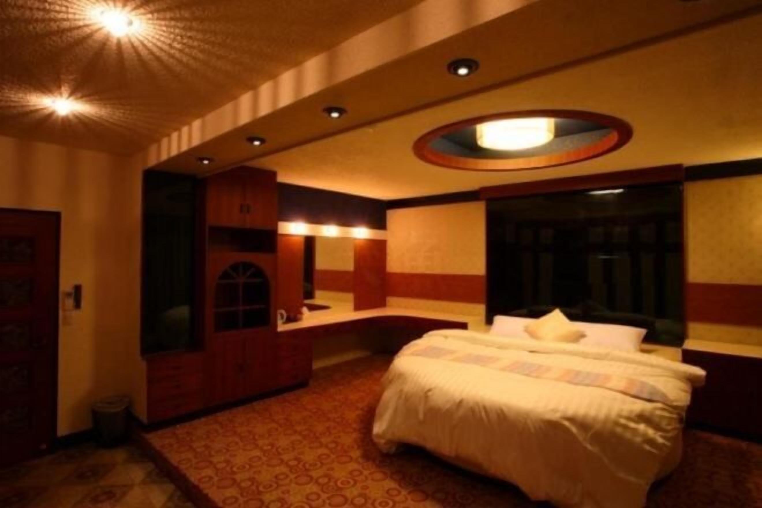 Frette Italian sheets, premium bedding, pillow-top beds