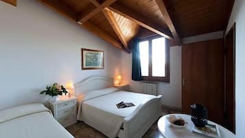 Dreibettzimmer | Kostenlose Babybetten, kostenloses WLAN, Rollstuhlgeeignet