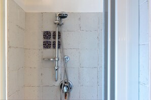 Standard Double Room, 1 Bedroom, Private Bathroom, City View | Bathroom | Shower, rainfall showerhead, free toiletries, hair dryer - Casa Fiorita Bed & Breakfast (Agrigento)