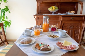 Breakfast buffet - Casa Fiorita Bed & Breakfast (Agrigento)