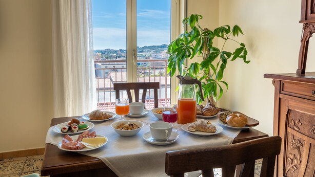 Breakfast buffet - Casa Fiorita Bed & Breakfast (Agrigento)