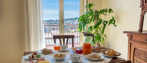 朝食ビュッフェ