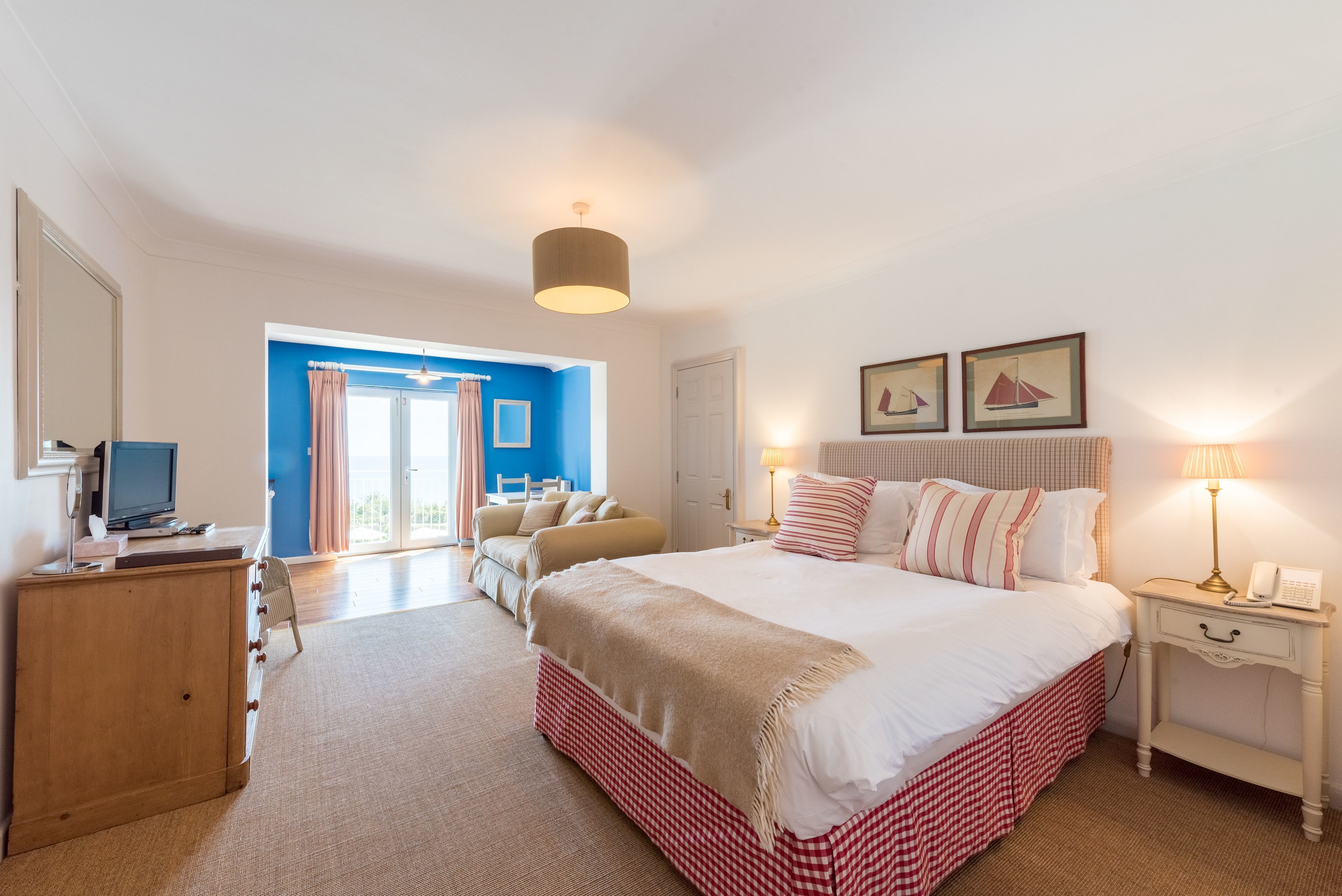 Studio, merinäköala | Tallelokero huoneessa, yksilöllisesti sisustettu