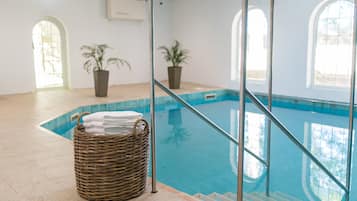 Indoor pool, pool loungers