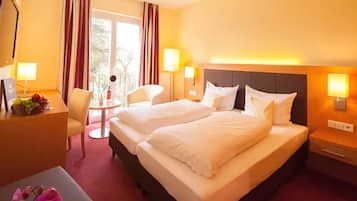 Basic Double Room | Minibar, in-room safe, desk, blackout drapes