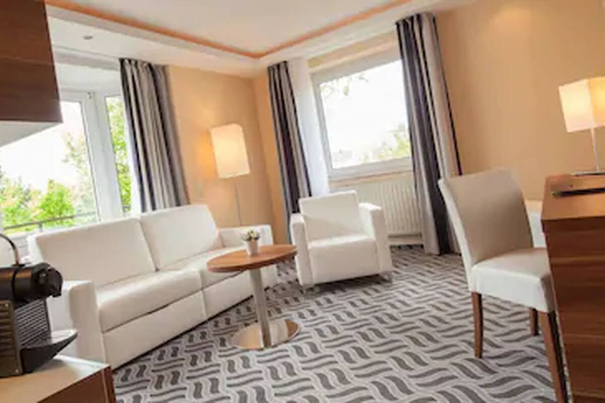 suite | minibar, in-room safe, desk, blackout curtains