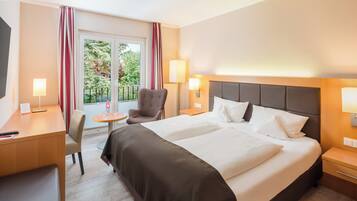 Basic-Doppelzimmer | Minibar, Zimmersafe, Schreibtisch, Verdunkelungsvorhänge