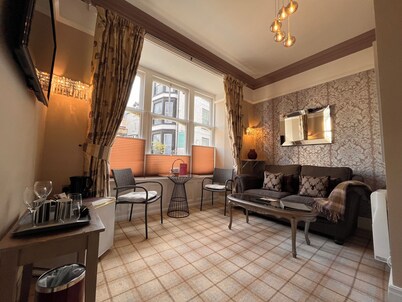 Bowness Bay Suites - Adults only