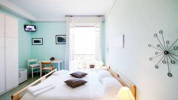 Classic Double Room, Balcony | Minibar, soundproofing, cots/infant beds, rollaway beds