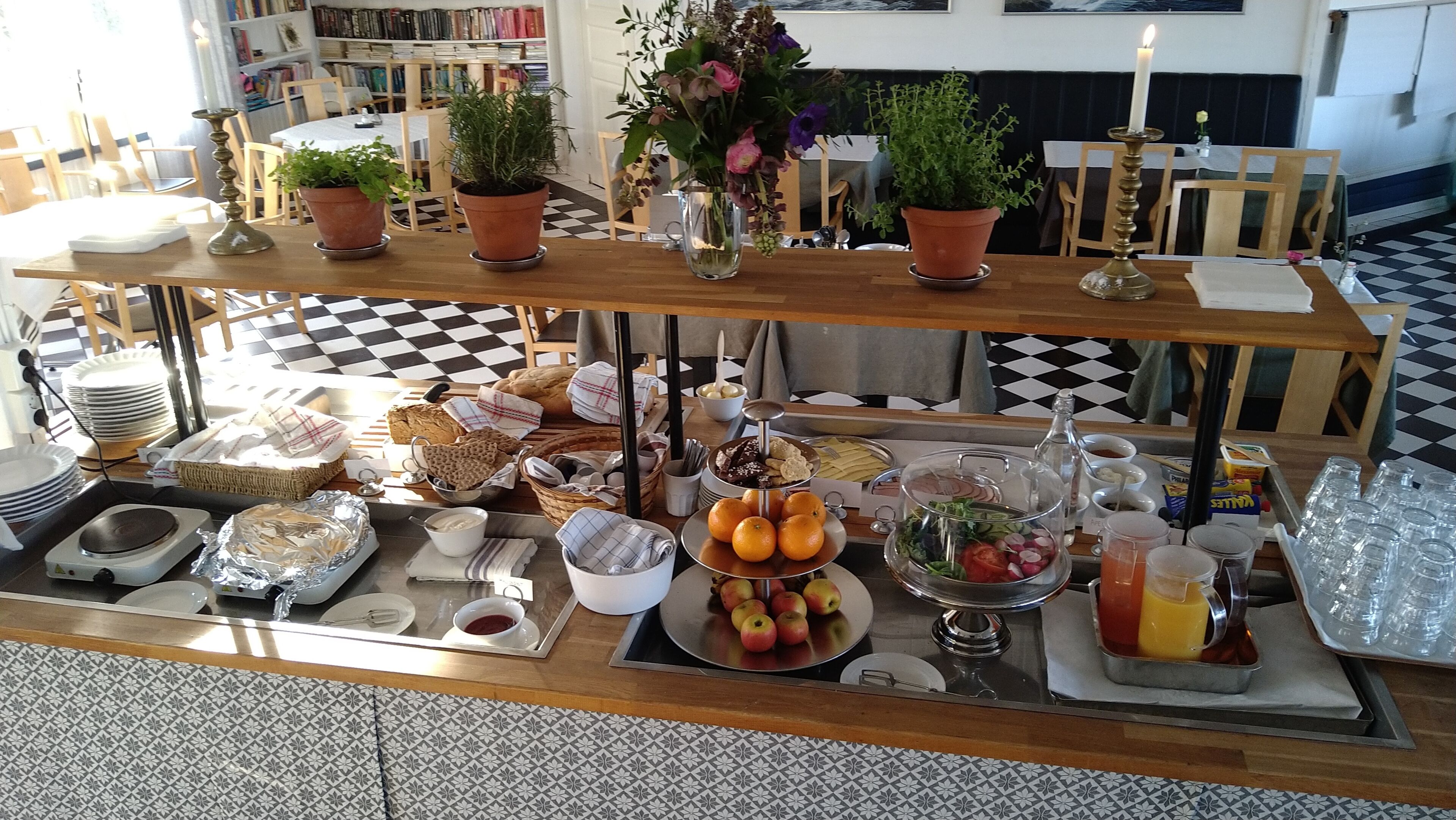 Free daily buffet breakfast 