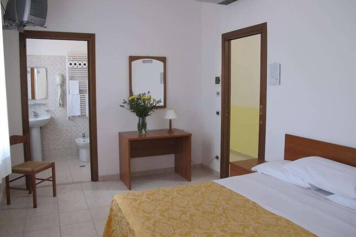 Double Room | In-room safe, desk, cribs (surcharge), WiFi (free)