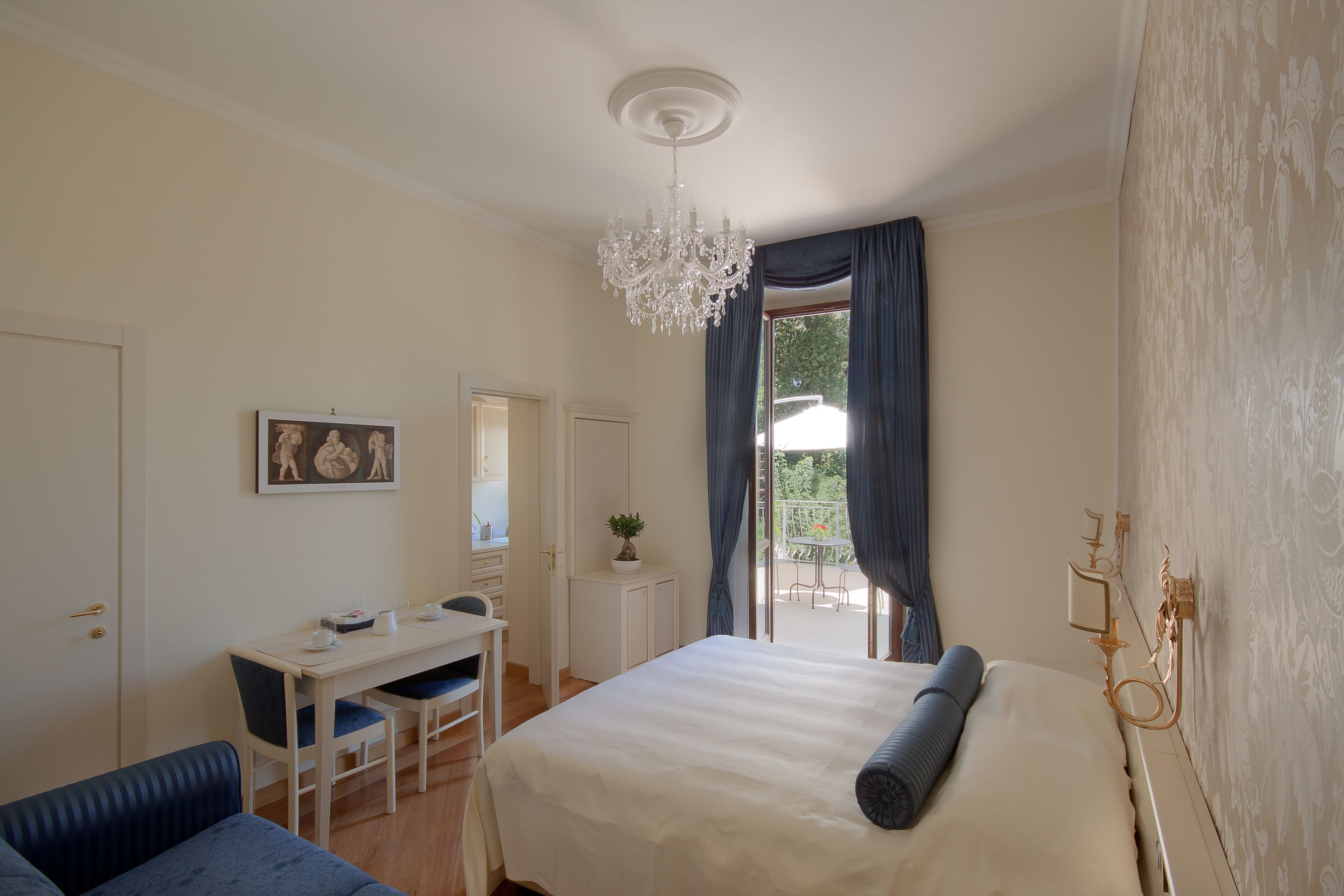 Habitació doble o amb dos llits individuals superior | Minibar, caixa forta a l'habitació, escriptori i cortines opaques 