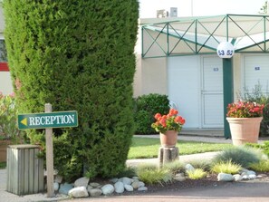 Exterior - Hotel Restaurant Charme en Beaujolais (Belleville-en-Beaujolais)