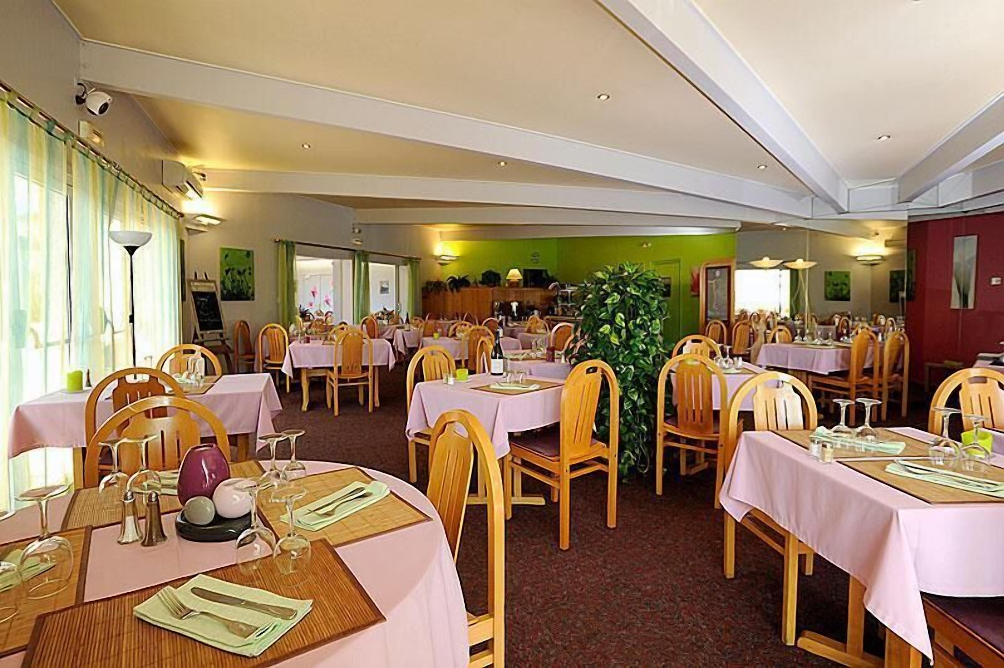 lunch, dinner served; french cuisine, al fresco dining