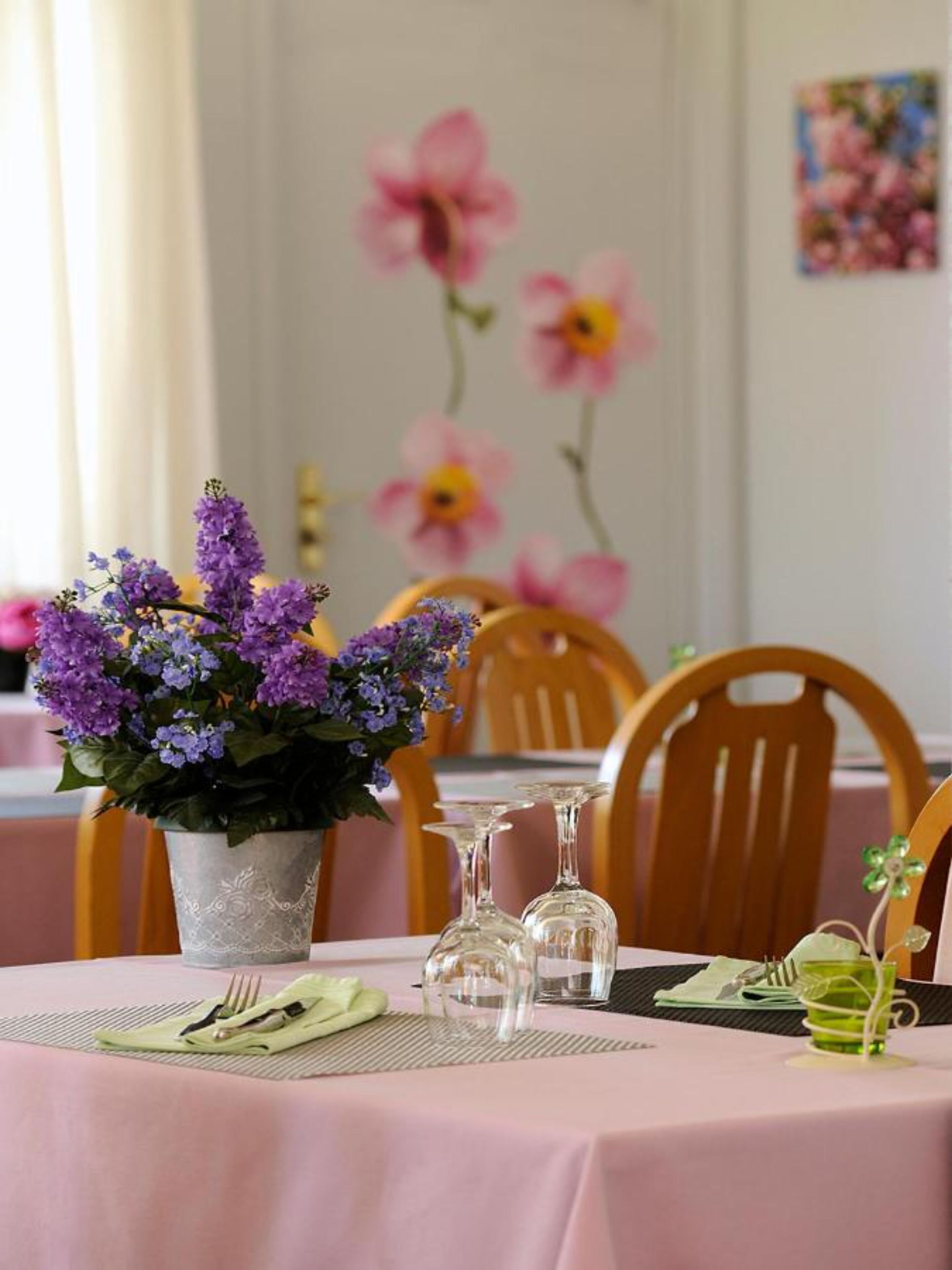 lunch, dinner served; french cuisine, al fresco dining