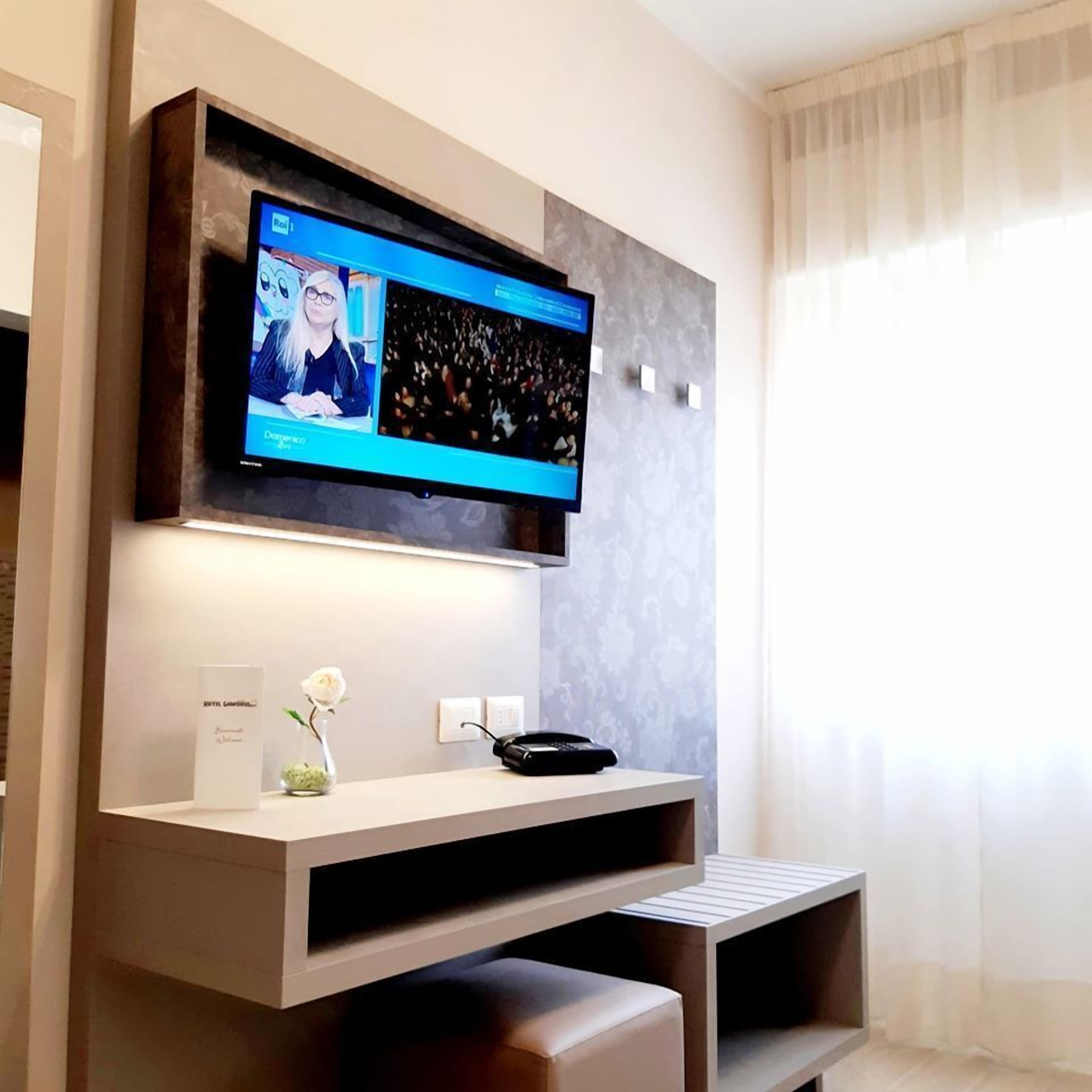 Single Room | 1 bedroom, minibar, in-room safe, desk