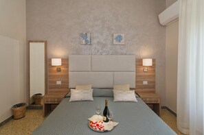 Double Room | 1 bedroom, minibar, in-room safe, desk - Giardino (Camaiore)