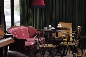 Lobby sitting area - Hotel B Berdichevsky (Tel Aviv)