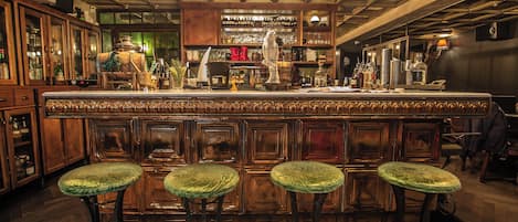 Cocktail bar