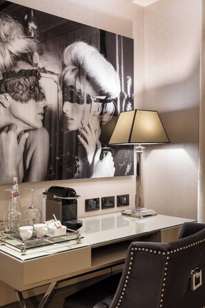 Egyptian cotton sheets, premium bedding, down comforters, in-room safe - Hotel B Berdichevsky (Tel Aviv)