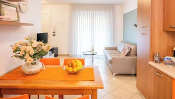 Taormina Suite Dependance | Living area | 32-inch TV with satellite channels