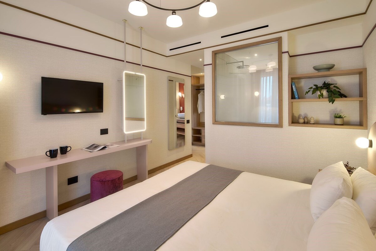 Comfort Double or Twin Room | Minibar, in-room safe, desk, laptop workspace