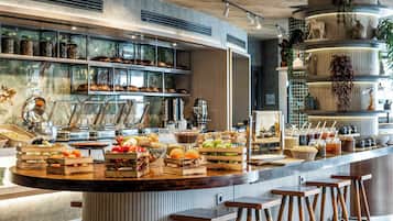 Desayuno buffet (EUR 12 por persona)