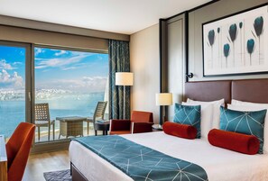 意大利 Frette 床单、高档床上用品、迷你吧、客房内保险箱