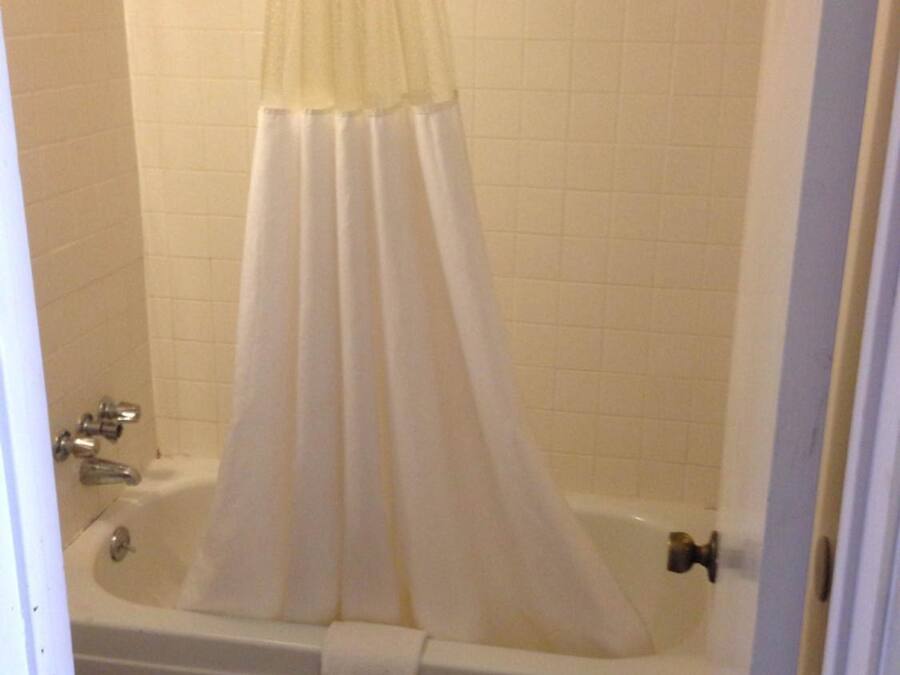Chuveiro, secador de cabelo (mediante solicitação), toalhas de banho