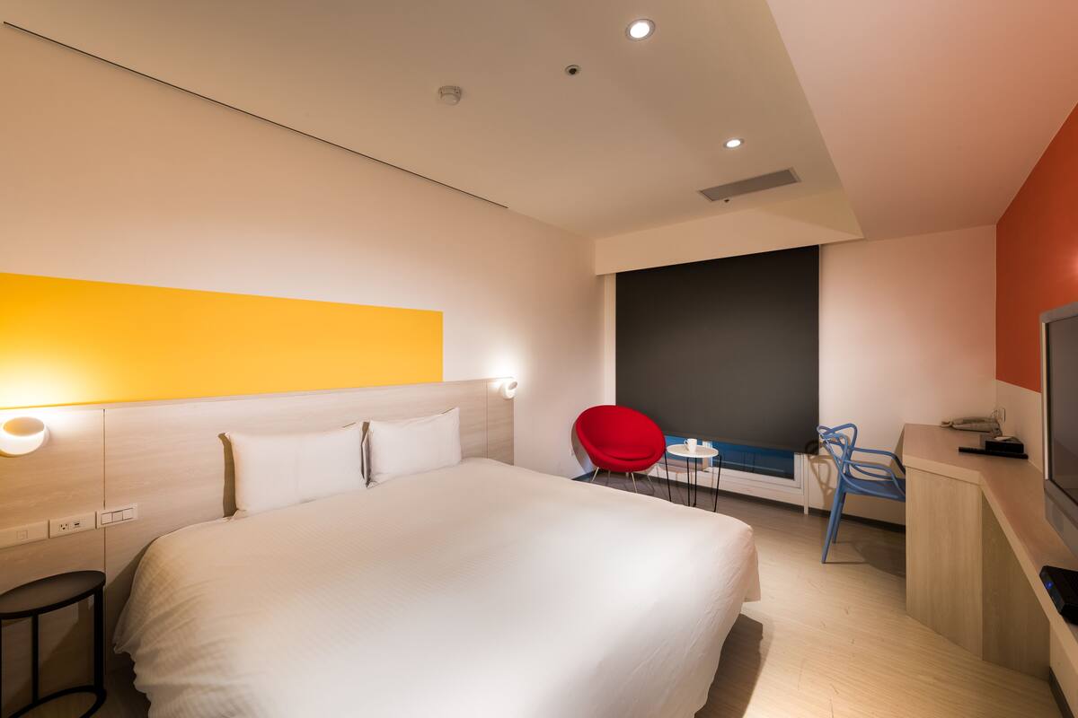 Minibar, in-room safe, desk, rollaway beds (surcharge)