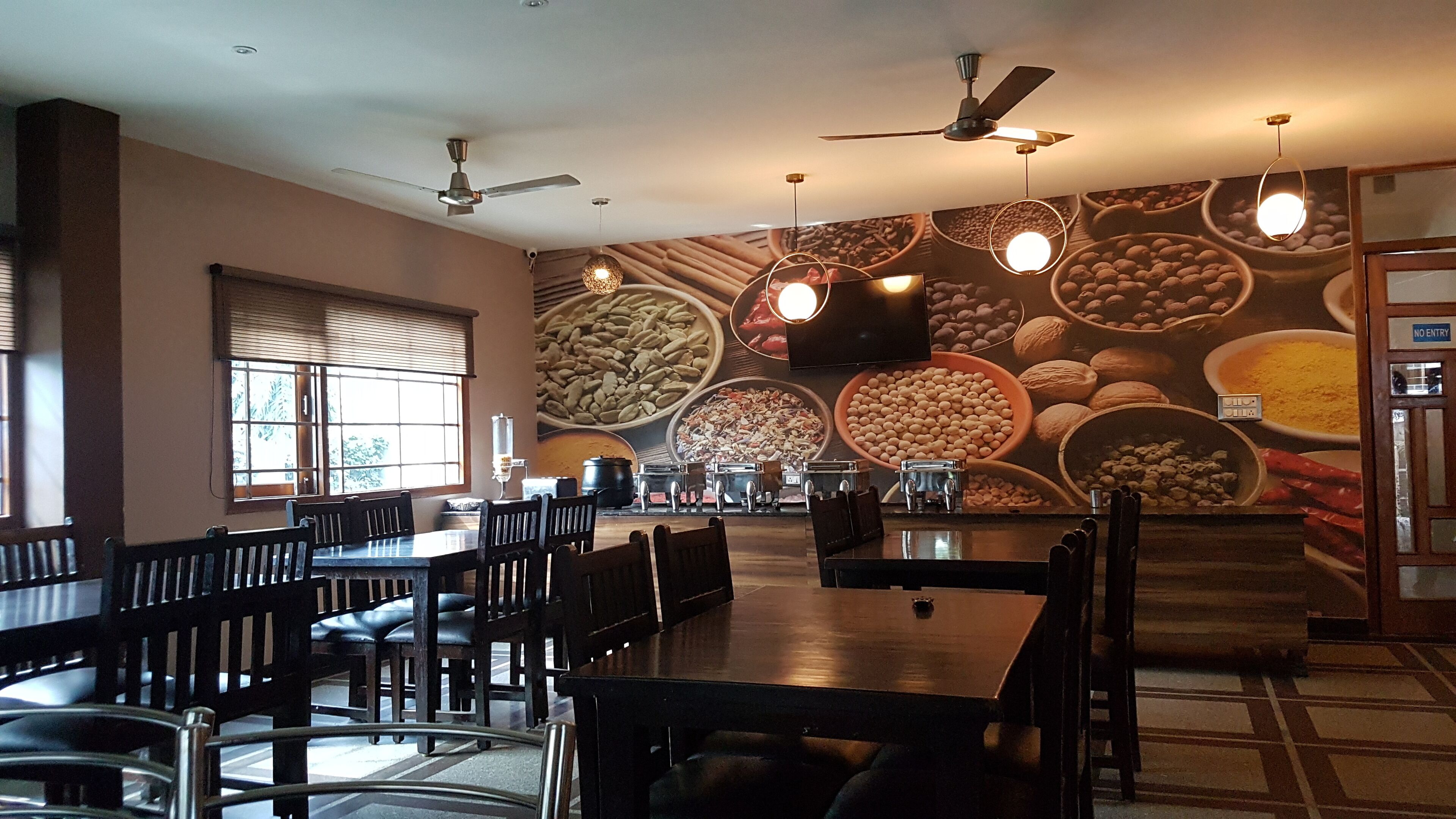 供應早餐、午餐和晚餐，花園景觀