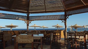 Breakfast, lunch, dinner served; international cuisine, alfresco dining