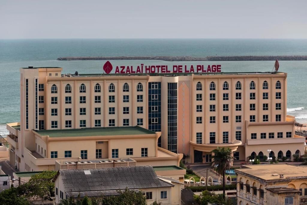 A hotel with a prominent sign reading "AZALAI HOTEL DE LA PLAGE."