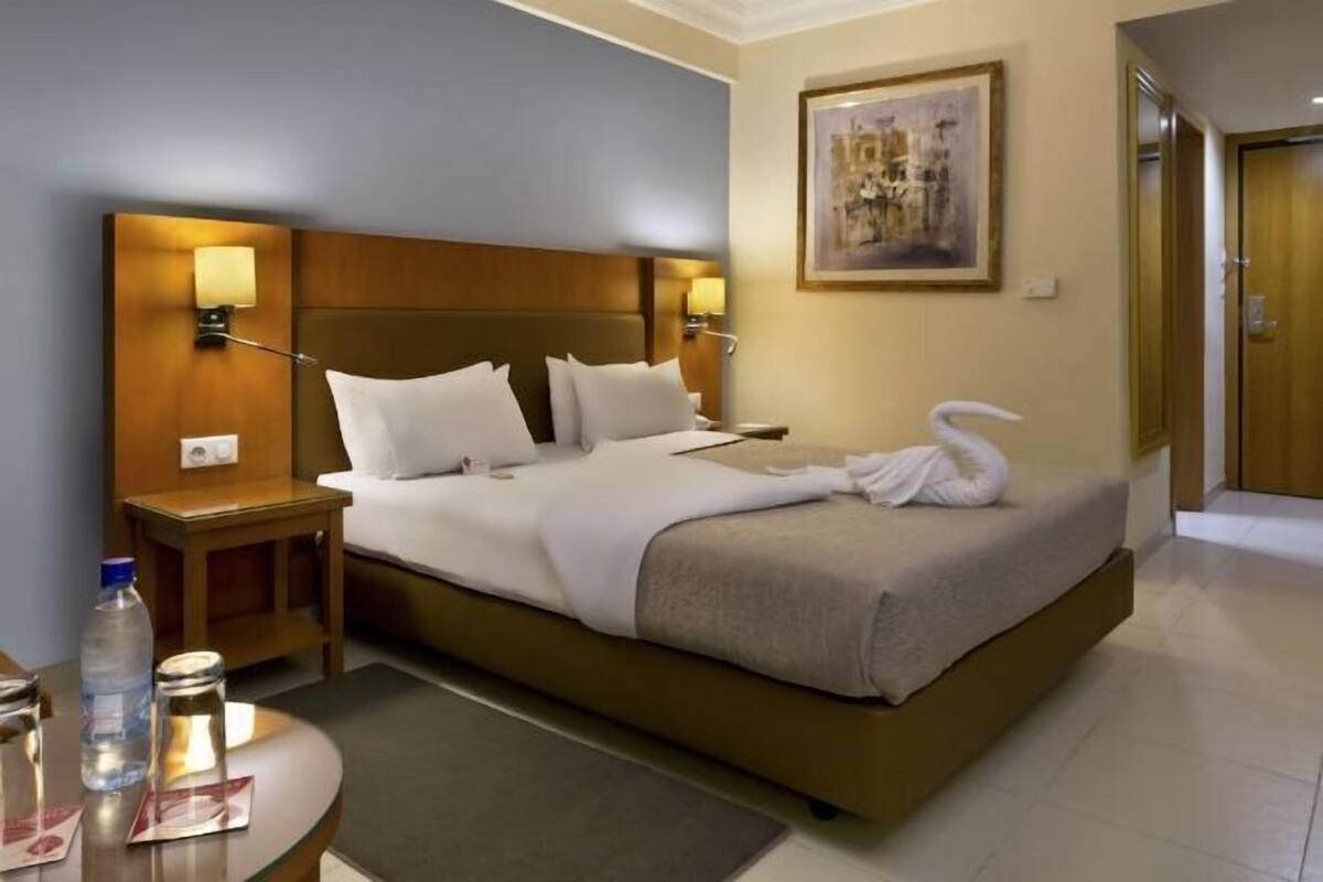 Minibar, in-room safe, desk, blackout curtains