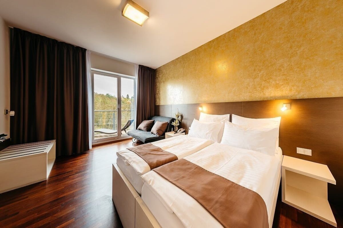 Allergikerbettwaren, Minibar, Zimmersafe, Schreibtisch