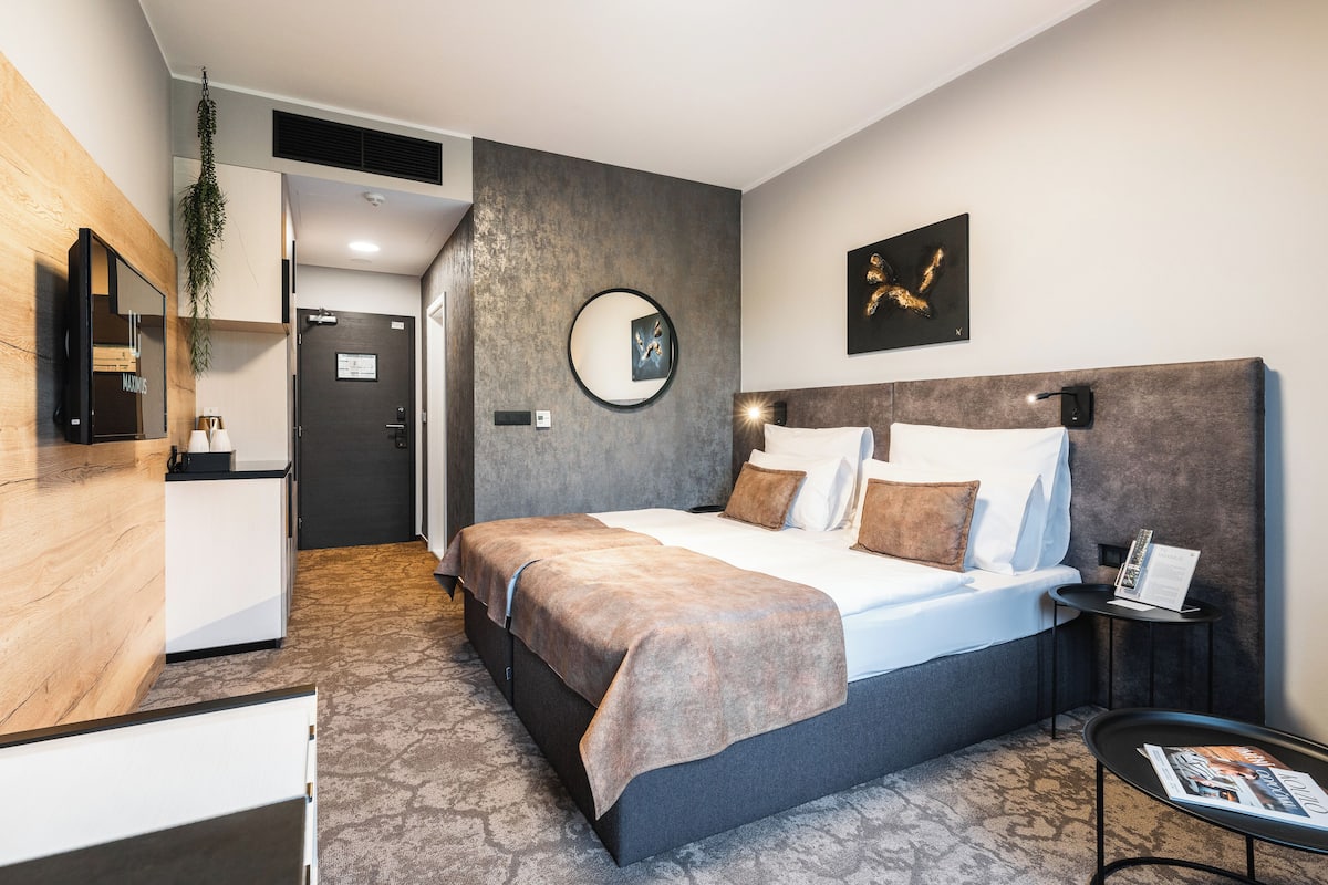 Hypo-allergenic bedding available, minibar, in-room safe, desk