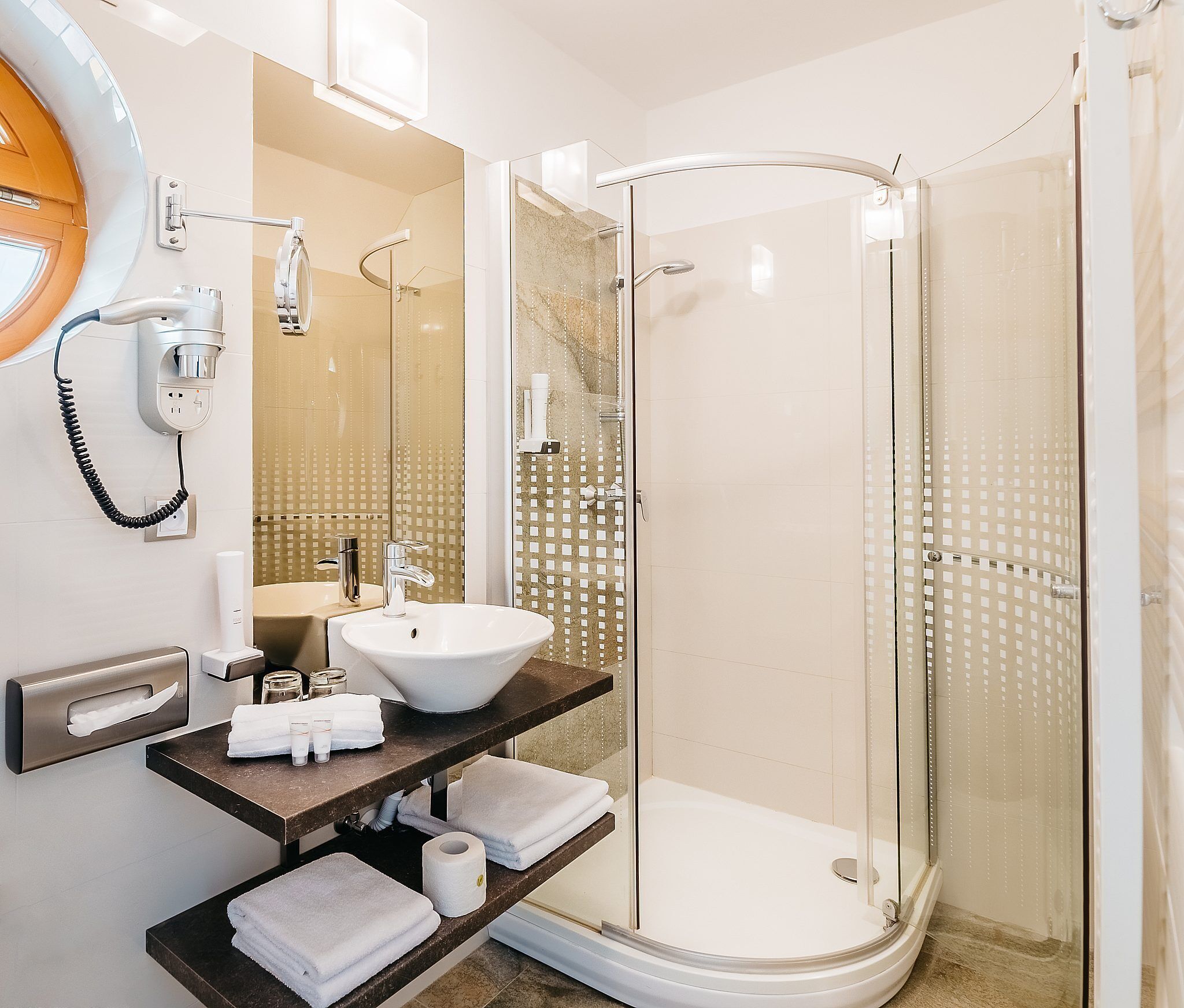 classic double room, 1 bedroom | 1 bedroom, hypo-allergenic bedding, minibar, in-room safe