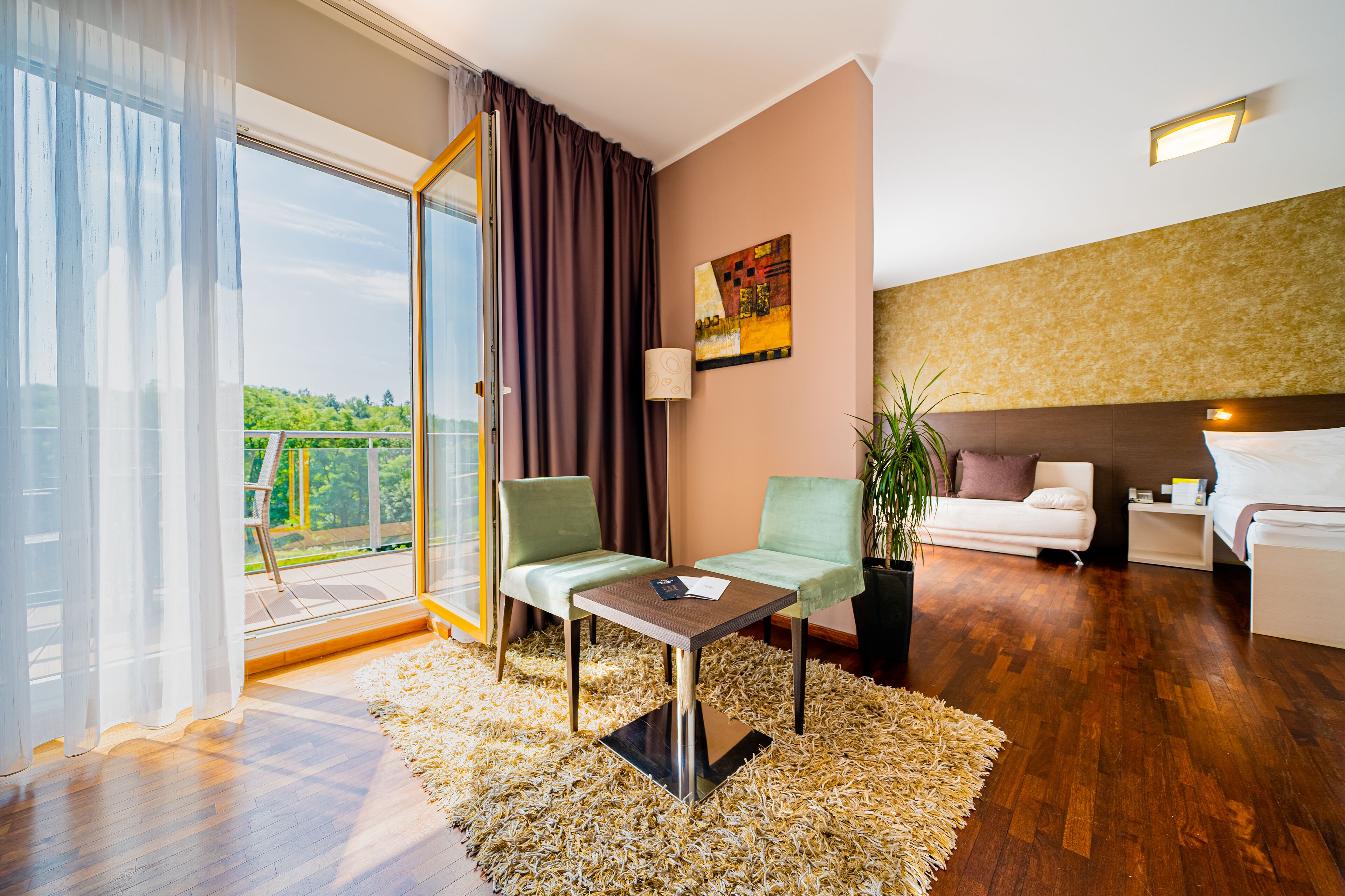 Hypo-allergenic bedding, minibar, in-room safe, desk